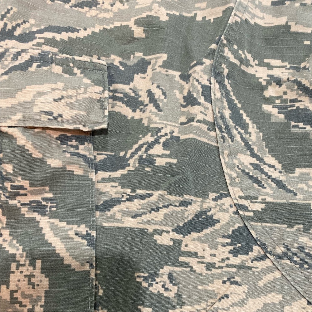 Men's digital Camouflage Cargo Pants - Picture 4 of 6